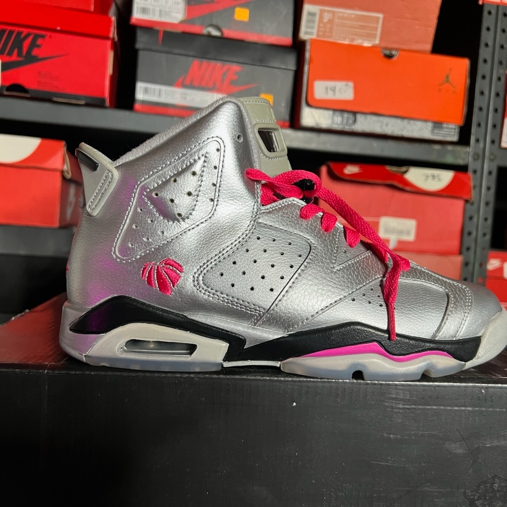 Jordan 6 "Valentines Day" Kids Youth Size 7Y Sneakers Excellent condition Vday